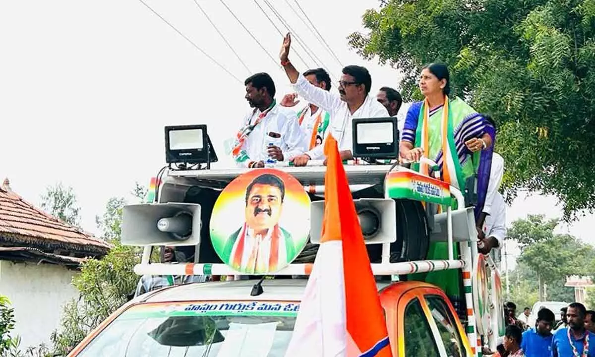 Aavula Rajireddy campaigning with Congress leaders in Narsapur constituency